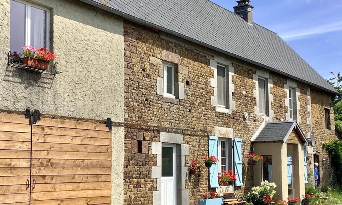 Saint-Martin-de-Cenilly Cottage | Self Contained Gite with lovely country views