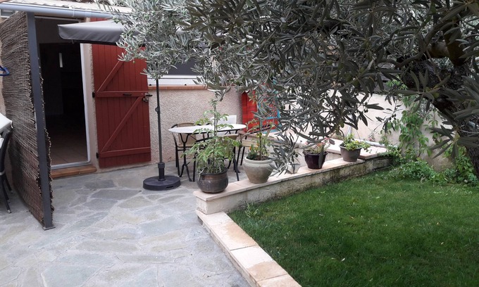 Champtercier Apartment | Self-contained accommodation Sous L'Olivier starting point