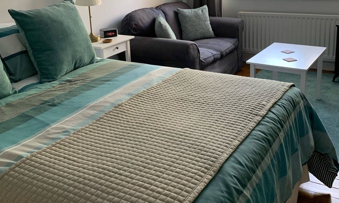 New Forest District Bed & Breakfast | Self-contained, ground floor room a short walk from Lymington town centre