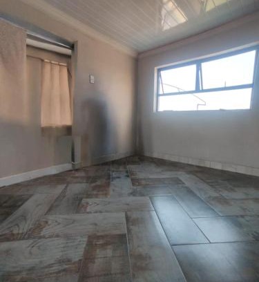 Greater Johannesburg Metropolitan Area Apartment | Self serviced cute and comfy nestled in the center of lenasia