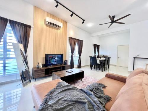 Setia Alam House | Semi D 16pax Landed Home WiFi Setia Alam Mall SCCC