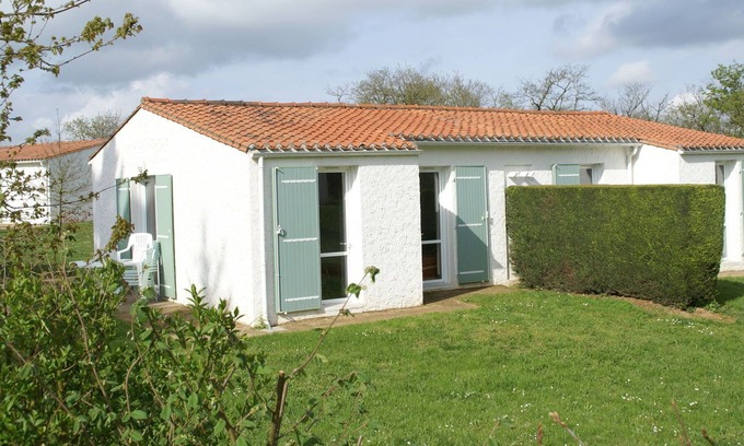 Chantonnay Apartment | Semi-detached bungalow with microwave, in the great Vendée
