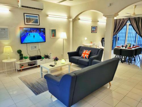 Sungai Dua House | Semi-Detached, Up to 21 Pax, 4 Bedrooms, 3 Bathrooms, 4 Car Parks by Star Home