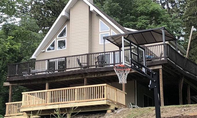 Valois Ski Chalet | Seneca Lake spacious 5-bedroom chalet. A FEW FALL WEEKENDS STILL AVAILABLE!