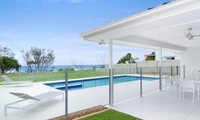 Bilinga Apartment | Sentosa on Tugun 5 Bedroom Beachfront Home