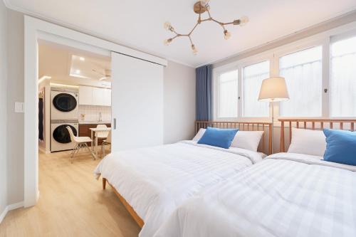 Gongdeok-dong Apartment | Seodam Stay - 8 Min Walk from Seoul Station Well-Connected #Hongdae #DDP