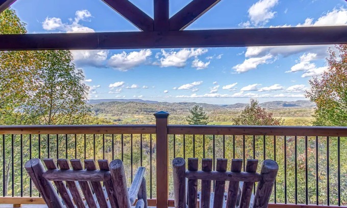 Wears Valley Cabin | Sep 29-Oct 3 Open, Mountain's Edge, Bears*Bears*Bears, Secluded, Stunning Views, Fishing