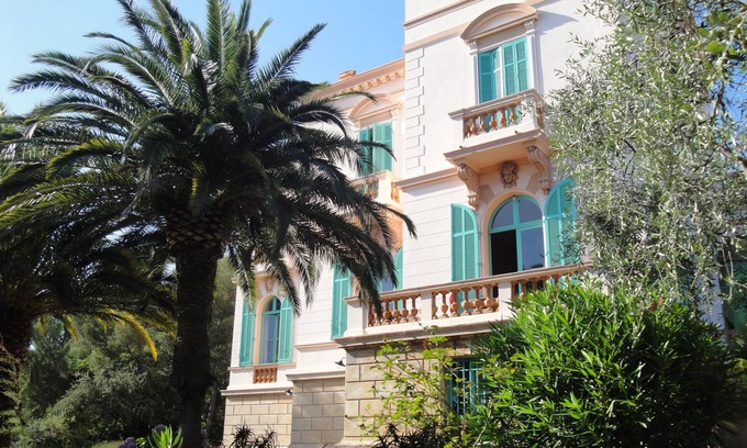 Saint-Raphael Apartment | Separate apartment in beautiful ancient villa