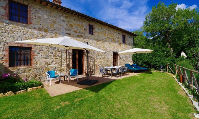 Castelnuovo Berardenga Apartment | Serena al Casalone, Design apartment in Private Chianti Estate, pool WIFI A/C