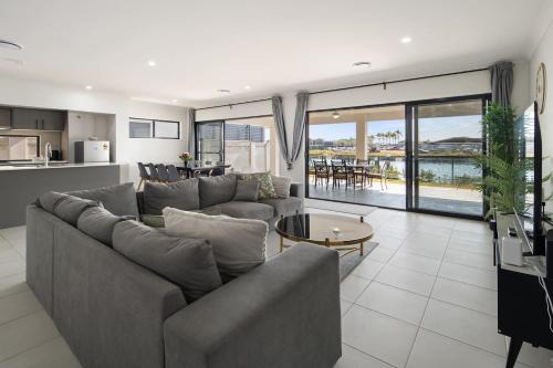 Gold Coast House | Serena by the Water Family Retreat in Hope Island