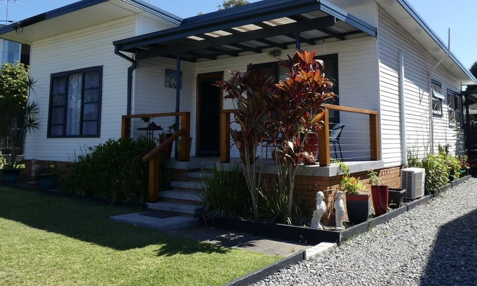 Gwandalan House | SERENDIPITY TRANQUIL RETREAT, located on Beautiful Lake Macquarie,