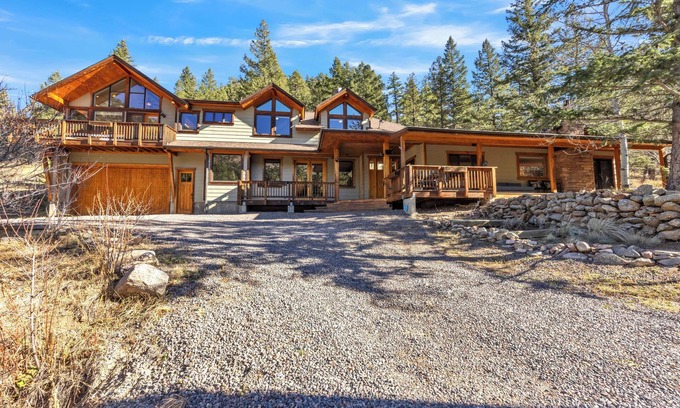 Jamestown House | Serene 4-bedroom mountain home with WiFi in Boulder