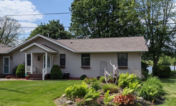 Trufant House | Serene and Comfortable Lake Front Getaway!