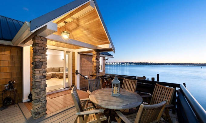 Northeast Tacoma House | Serene Beach House