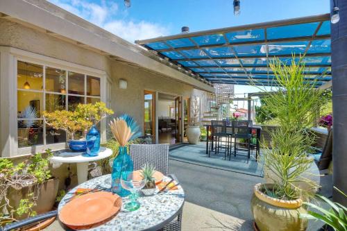 Leucadia House | Serene Coastal Home Sleeps 8 - 1 Mile from Beach