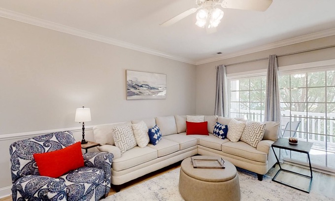 Central Myrtle Beach Condo | Serene condo with pool, balcony, full kitchen, washer/dryer, and TV