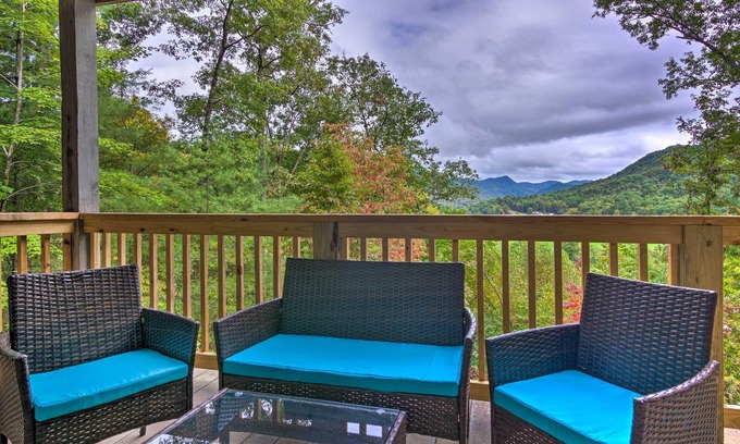 Franklin Apartment | Serene Escape w/Mountain Views, Near Dtwn!