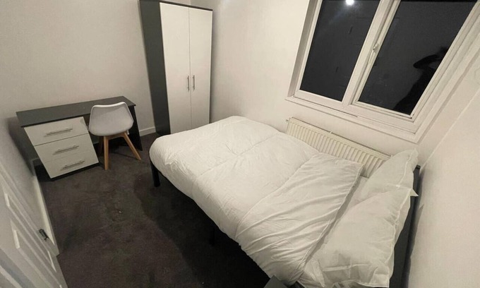 Sheffield House | Serene Getaway – Cosy Bedroom