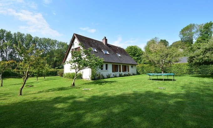 Saint-Pierre-le-Vieux House | Serene Holiday Home in Saint Pierre le Vieux with Garden