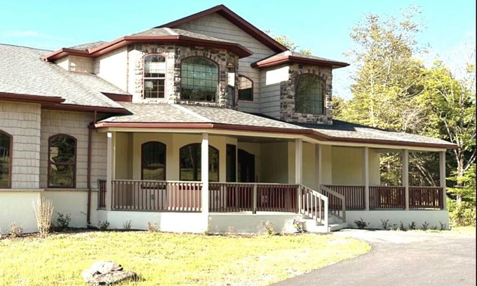 Albrightsville Villa | Serene Haven-An Exotic Villa with Hot Tub