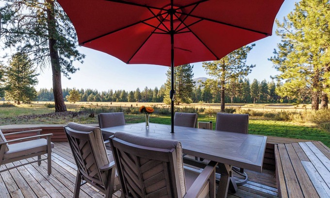Black Butte Ranch House | Serene Home on Glaze Meadow - Black Butte Views - Hot Tub - Air Conditioning