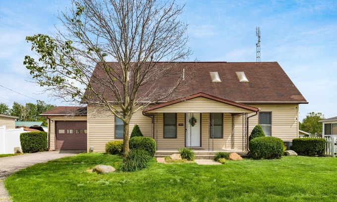 Saint Johns House | Serene Lake House at Indian Lake!