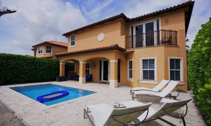 Tamiami House | Serene Miami Pool Home