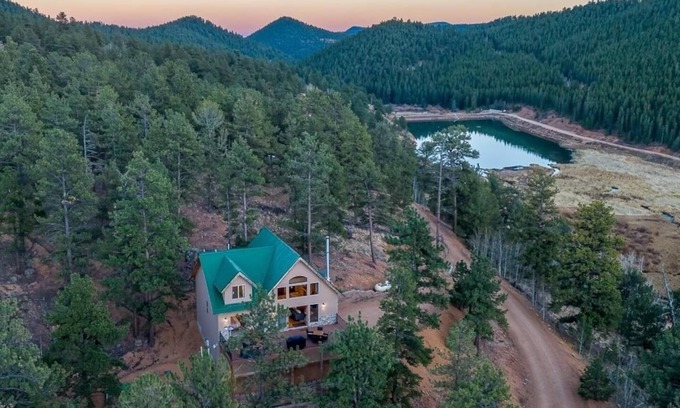 Bailey House | Serene Mtn Retreat 360° Views Patios Hot Tub