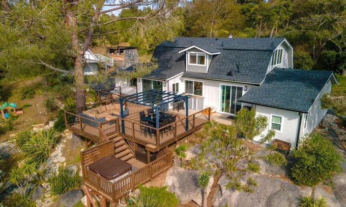 Fallbrook House | Serene Private Home, Sunset View+Hot Tub+EV Chargen