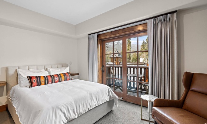 Tamarack Condo | Serene Studio with Balcony