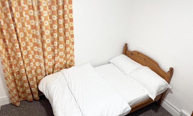 Southampton City Centre House | Serene Suite Room 4