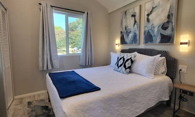 Fallbrook House | Serene Vineyard Cottage Escape