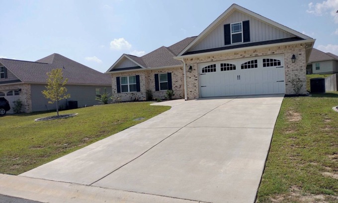 Warner Robins House | Serenity at Harper's Ridge. Your home away from home in Warner Robins, GA.