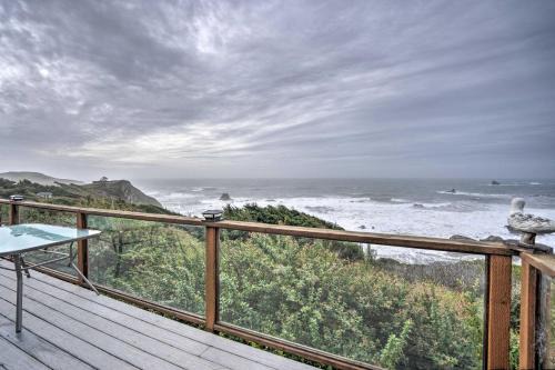 Brookings House | Serenity By The Sea - Chic Oceanfront Home with Deck