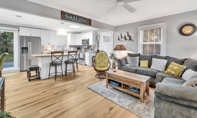 Myrtle Grove House | Serenity-Family/Nurses/Corp Trvl