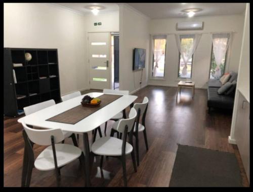 Pakenham Apartment | Serenity Home 11 by Hiverooms