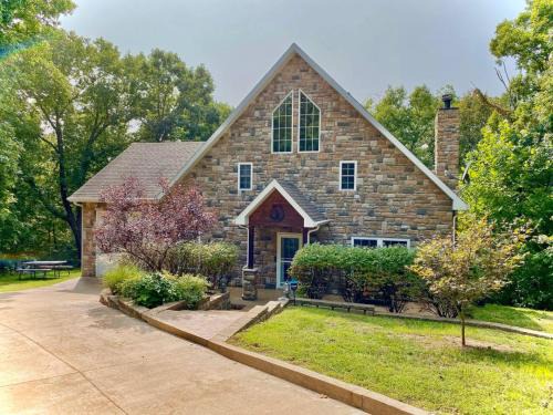 Hartsburg House | Serenity House Retreat Near MKT