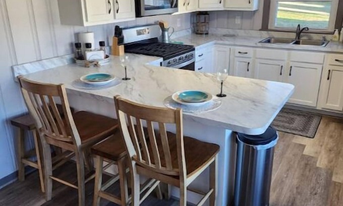 Edinboro House | Serenity Lakeside Cottage