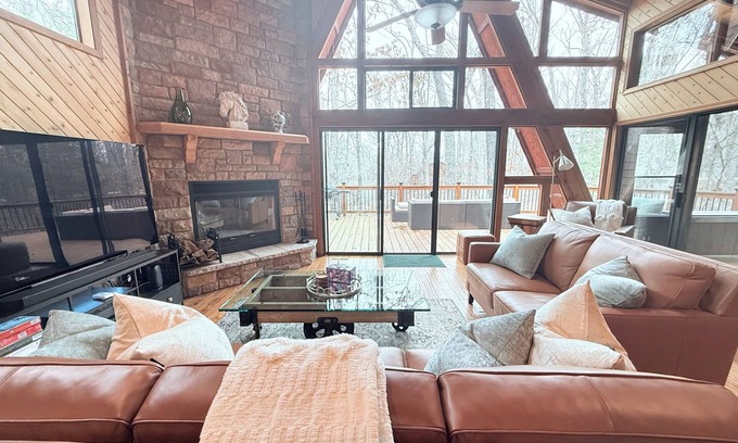 Innsbrook Ski Chalet | Serenity Now – Pristine Lake Chalet with Hot Tub, Kayaks & Peaceful Nature Views