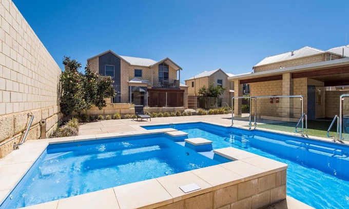 Mandurah Apartment | Serenity on the Terrace