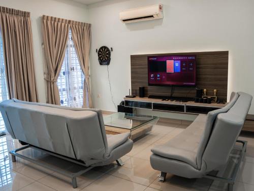 Tebrau House | Seri Austin Landed GameHaus 16pax BBQ Mahjong by Our Stay