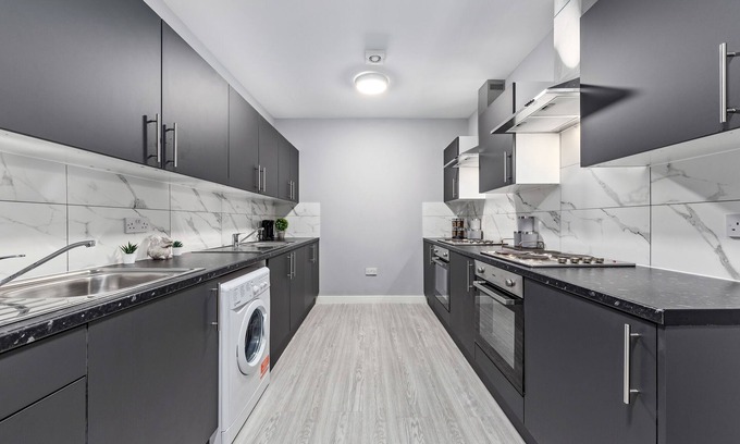 Feltham West Apartment | Serviced Ensuite Room Feltham Heathrow London Tw13