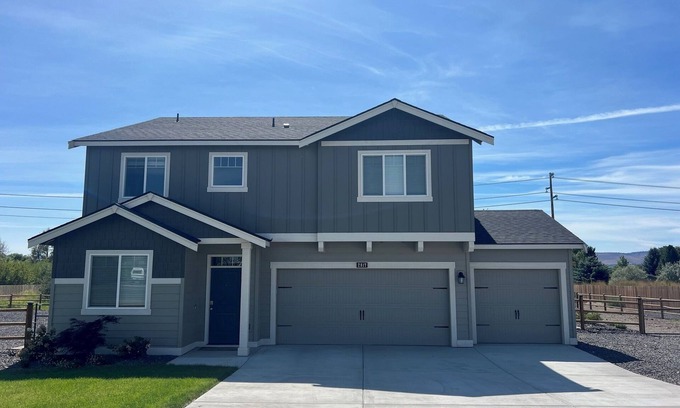 Ellensburg House | Settle In: Modern 4BR with Hot Tub