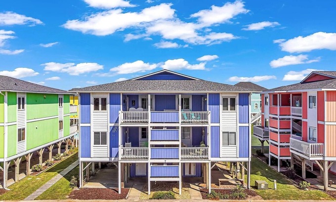 Holden Beach House | Seven Seas-7C - Great condo with community pool & tennis courts!