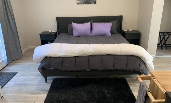 Vallejo Cottage | SF/Wine Country Business Visit or Romantic Retreat