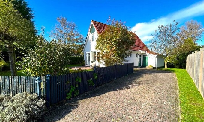 Kortgene House | Sfeervolle Vakantiewoning met 3 Slaapkamers Nabij Veerse Meer en Noordzeestrand