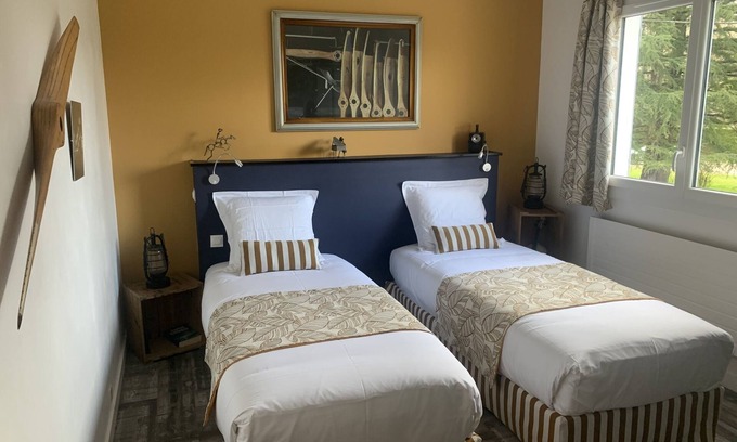 Breuil-Barret House | Sganarelle-Twin room-Comfort-Private Bathroom-Park view