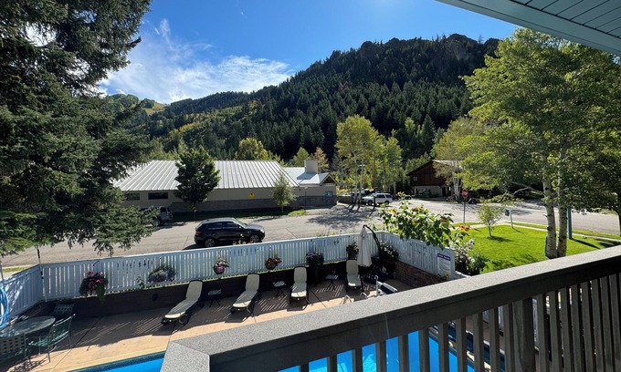 West End Apartment | Shadow Mountain Lodge