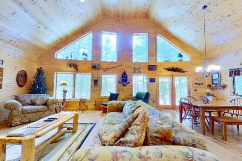 Eagle River House | Shady Lane Lodge