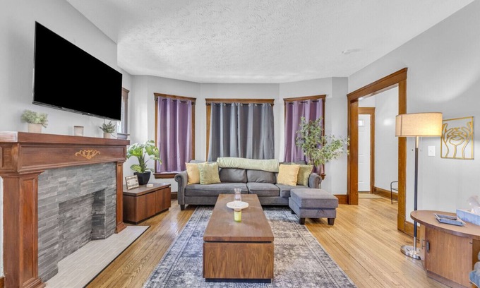 Cleveland Apartment | Shaker Square|Sleeps 4|Front Porch|Coffee Station